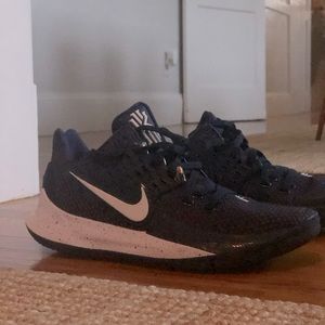COPY - Kyrie low 2 basketball shoes size 12